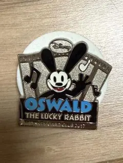 Disney Card Club オズワルド ピンバッジ 2017 - メルカリ