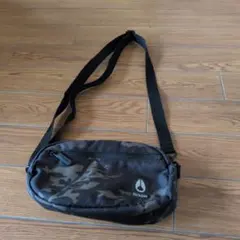 NIXON Petty Small Sling Pack カモフラージュのサムネイル