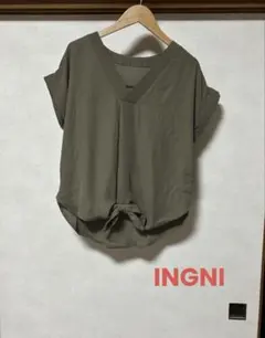 INGNI ★ Vネック 半袖 ブラウス カーキのサムネイル