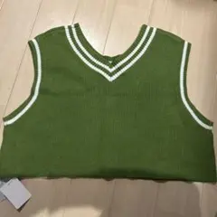 ショート丈チルデンニットベスト