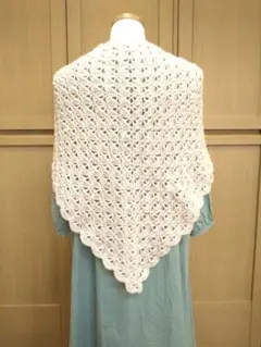 新品★薄ベージュ(アイボリー)三角大判ショール、ストール136✕63ハンドメイド