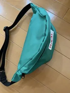 ウエストポーチ　ボディバック　軽量