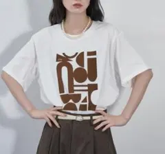 THE Yon フロッキープリントハーフスリーブTシャツ オフホワイト