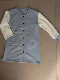 グレーとホワイトのボタン付きジャケット 160cm