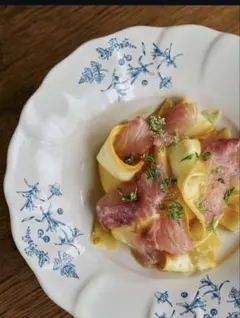 レリーフリム皿(青) / 河合竜彦×三宅瑠人 レリーフリム皿(青) / 河合竜彦×三宅瑠人 - メルカリ