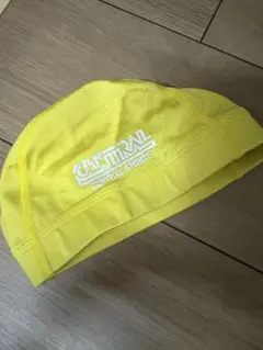 セントラル　黄帽子