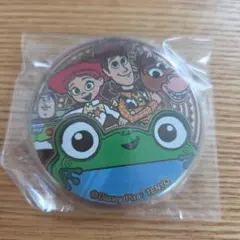 トイストーリー 缶バッジ かえるのピクルス コラボ - メルカリ