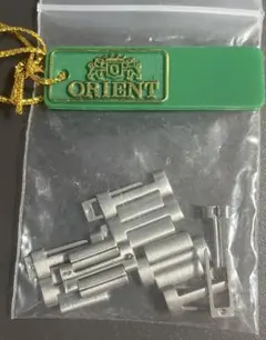 【新品】ORIENT 万年カレンダー　ベルト部品　タグのサムネイル