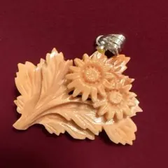 珊瑚 ネックレス、ペンダント 菊彫刻 K18 高知産 - メルカリ