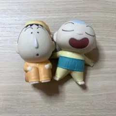 『クレヨンしんちゃん』のまさおくんとぼーちゃんの置物です。