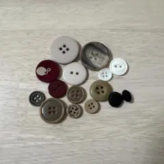 ボタンセット さまざまな色とサイズ