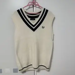 FRED PERRY チルデンニットベスト 紺 M 刺繍 - メルカリ