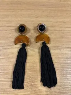 フープタッセルピアス ブラック オレンジ