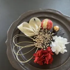 水引 和玉 紫陽花 かすみ草 髪飾り 赤 白 和装 成人式 卒業式 振袖 袴のサムネイル