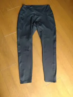 ユニクロ　エアリズムレギンス　XL