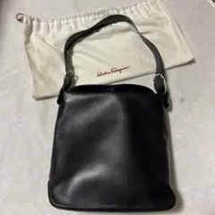 【美品】Salvatore Ferragamo 黒 レザーショルダーバッグ