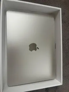 美品Apple MacBook Air M2 スターライトのサムネイル