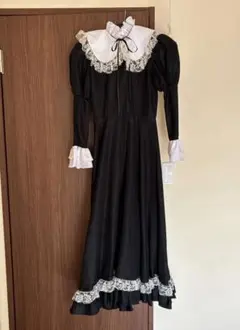 フリル付き黒ロングドレス