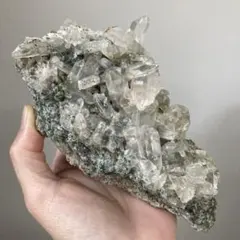 ネパールガネッシュヒマール産ヒマラヤ水晶モスクォーツ緑泥石クロー