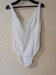 セシ-ル、Mサイズ、ボディブリファ―、白