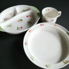 お皿とコップのセット