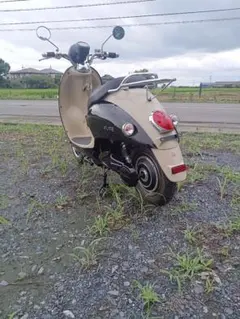 FUTE レトロスタイル 電動スクーター 本体のサムネイル