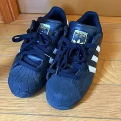 adidas ブラック スニーカー スリーストライプ