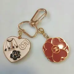 CHANEL　ホリデー限定　カメリア　バレンタイン チャーム付き　キーホルダー