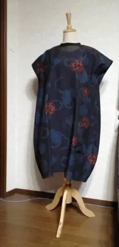 ★着物リメイク紬★古布ハンドメイド★綺麗な花柄★首後ろボタン★ポケット★裾タック