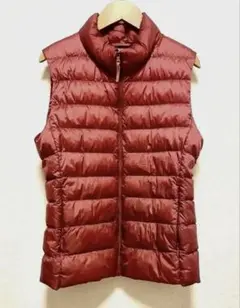 ユニクロ　ウルトラ ライトダウン ベスト　軽量　Mサイズ　ワインレッド