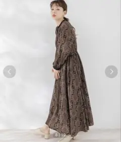 美品 トッカ SLOANEY ロングドレスワンピース 幾何学 ボーラー刺繍