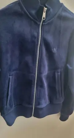 adidas Originalsベロアトラックジャケット