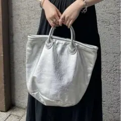 【美品】PAPILLONNER SEAU バケツトートレザーバッグ　シルバーのサムネイル