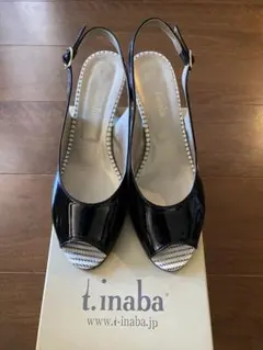 ヨシエイナバ　サンダル　オープントゥ　エナメル　ブラックのサムネイル