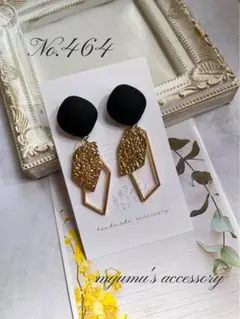 No.464 マットブラック＊ゴールドデザインプレートの高みえノンホールピアス