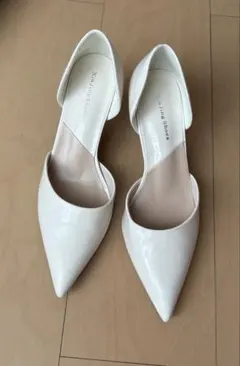 ホワイト ポインテッドトゥ約6.5cmヒール