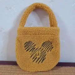 michlee ハート刺繍 ボアポーチ - メルカリ
