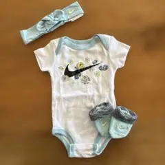 NIKE ロンパース 水色 花柄 ヘアバンド 靴下 3点セット