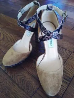 ジミーチュウ　パンプス