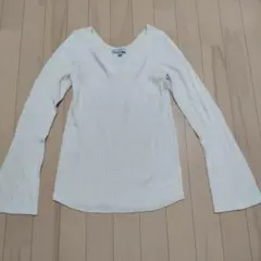 UNIQLO Vネックフレアスリーブニット Lサイズ アイボリー