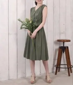 ノースリーブ カーキ ワンピースのサムネイル