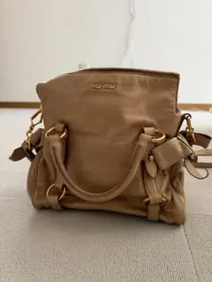 ベージュ レザー ハンドバッグ ゴールド金具