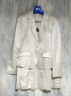 スーツ９号　コムサ　COMME CA DU MODE 　シルクのサムネイル
