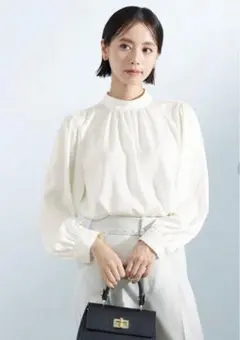 ホワイト バルーンスリーブブラウス