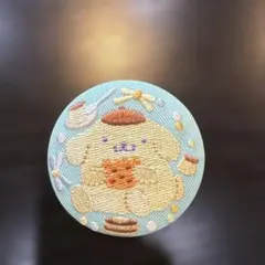 ポムポムプリン　刺繍缶バッチ