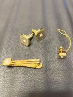 金色 星形デザイン カフスボタン とネクタイピンのセット