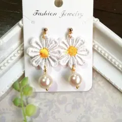 花刺繍パールビーズピアス/イヤリング(ハンドメイド)