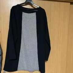 長袖黒と白チェック柄トップス