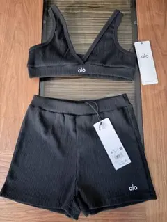 alo yoga リブ編み ブラトップ ショーツ セット - メルカリ