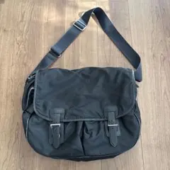 本日21時までこの値段‼️PRADA 黒 メッセンジャーバッグ 調整可能ストラップ